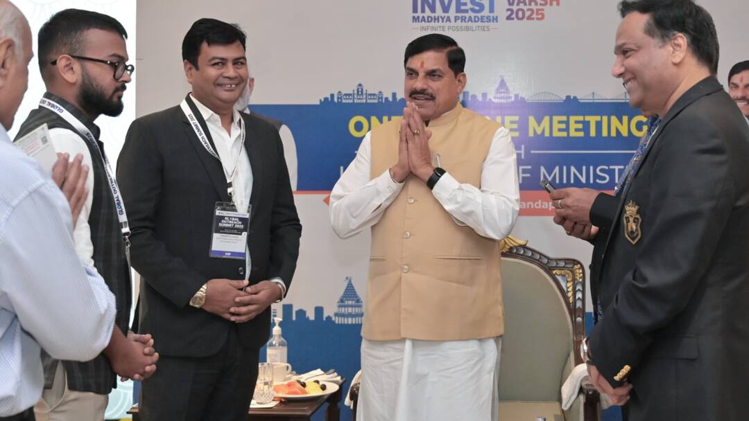 CM Mohan Yadav said in BSL Global Summit MP will become a textile hub also met industrialists BSL Global Summit: 'टेक्सटाइल हब बनेगा एमपी' बीएसएल ग्लोबल समिट में बोले CM मोहन यादव, उद्योगपतियों से भी मिले