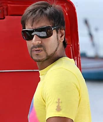 ऑल द बेस्ट (2009) – साल 2009 में रिलीज हुई इस कॉमेडी ड्रामा फिल्म ने बॉक्स ऑफिस कलेक्शन पर 60 करोड़ से ज्यादा कमाए थे. फिल्म में अजय के साथ फरदीन खान, बिपाशा बसु और संजय दत्त समेत कई बेहतरीन स्टार्स नजर आए थे.