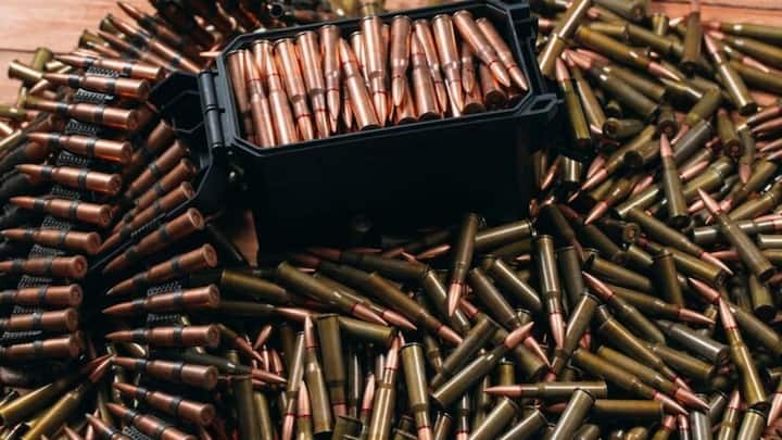 वहीं कुछ बम जो कि बहुत ज्यादा तबाही मचाने का दम रखते हैं, उनकी भी अधिकतम सीमा 10 साल ही होती है. वहीं कई मिसाइलें 20-30 साल तक भी खराब नहीं होती हैं.