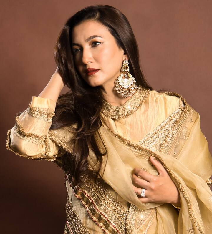 देबिना बनर्जी के शो में एक्ट्रेस ने अपने वेटलॉस सीक्रेट से पर्दा उठाया. उन्हें बताया कि बेटे जेहान को उन्होंने 6 महीने तक ब्रेस्टफीड किया और उस समय वो नॉर्मल खाना ही खाती थीं. ब्रेस्टफीडिंग के दौरान वो फॉर्मूला मिल्क भी यूज करती थीं.