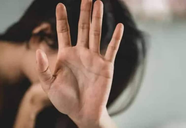 Chennai crime Man jumps over wall and molested sleeping woman tnn சென்னை கிரைம்: அடுக்குமாடி குடியிருப்பில் அதிர்ச்சி; தூங்கி கொண்டிருந்த பெண்ணிடம் பாலியல் சீண்டல்