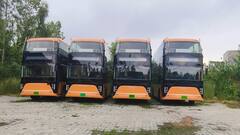 करोड़ों रुपये की डबल डेकर इलेक्ट्रिक बसें फांक रही धूल, न बना चार्चिंग पॉइंट और न तय हुआ रूट