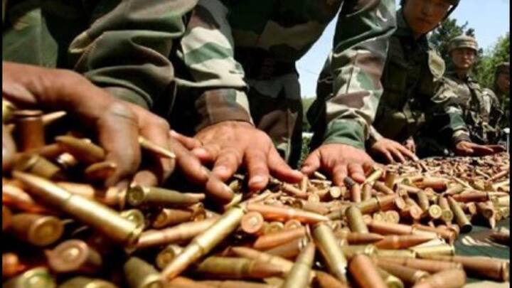 छोटे से लेकर बड़े हथियारों तक सभी का एक लिमिटेड टाइम पीरियड होता है. यहां तक कि एक समय के बाद तो परमाणु बम भी एक्सपायर हो जाते हैं. वैसे तो परमाणु बम का जीवनकाल 30 से 50 साल होता है.