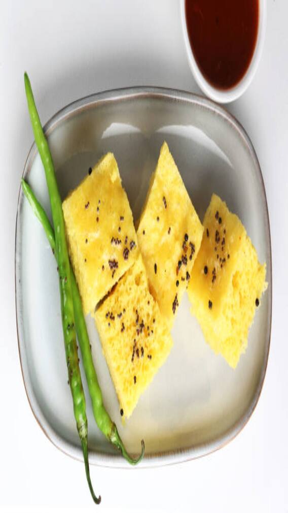 घर में कैसे बना सकते हैं बाजार जैसा ढोकला?