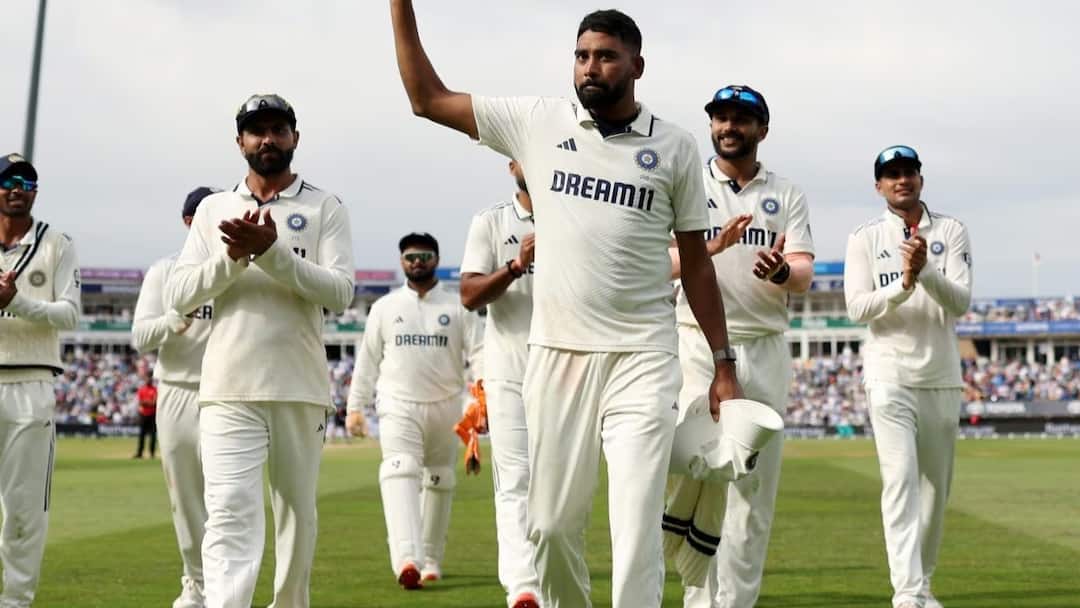 টেস্ট ম্যাচ খেলে কত টাকা রোজগার করেন ভারতীয় ক্রিকেটারেরা? চোখ ধাঁধিয়ে দেবে বেতনের অঙ্ক টেস্ট ম্যাচ খেলে কত টাকা রোজগার করেন ভারতীয় ক্রিকেটারেরা? চোখ ধাঁধিয়ে দেবে বেতনের অঙ্ক