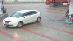 Video: पेट्रोल भरवाया और कार लेकर भाग गया शख्स, नोजल तोड़ साथ ले गया पाइप, देखें वीडियो