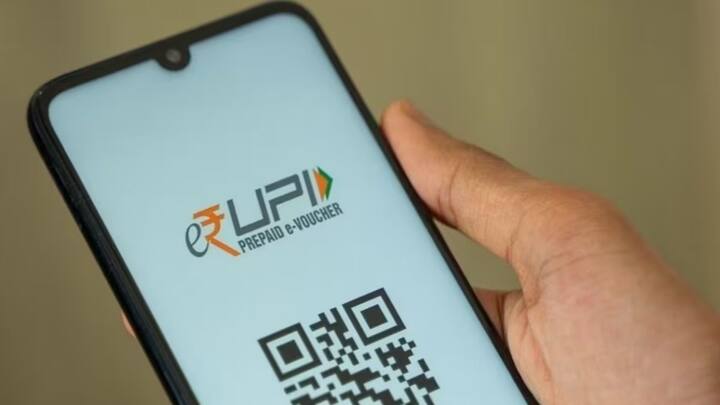 रिफंड या चार्जबैक को लेकर भी लिमिट तय की गई है. अब आप महीने में सिर्फ 10 बार ही रिवर्सल की रिक्वेस्ट कर सकते हैं. किसी एक मर्चेंट या व्यक्ति से पैसे वापसी की सीमा 5 बार तक सीमित कर दी गई है. इसका मकसद फर्जी रिक्वेस्ट और मिसयूज पर लगाम लगाना है. इसलिए UPI इस्तेमाल करते वक्त अब नियम याद रखना जरूरी होगा.