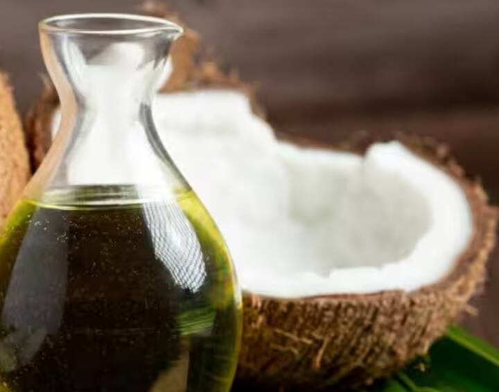 ਜੇਕਰ ਤੁਹਾਡੇ ਮੂੰਹ ਵਿੱਚ ਵਾਰ-ਵਾਰ ਛਾਲੇ ਹੁੰਦੇ ਹਨ ਤਾਂ ਤੁਸੀਂ ਕਿਤੇ ਨਾ ਕਿਤੇ ਪਰੇਸ਼ਾਨ ਹੋਣ ਲੱਗ ਜਾਂਦੇ ਹੋ, ਜੇਕਰ ਤੁਸੀਂ ਇਸ ਸਮੱਸਿਆ ਤੋਂ ਰਾਹਤ ਪਾਉਣਾ ਚਾਹੁੰਦੇ ਹੋ ਤਾਂ ਅਸੀਂ ਤੁਹਾਨੂੰ ਕੁਝ ਘਰੇਲੂ ਨੁਸਖੇ ਦੱਸਾਂਗੇ, ਜਿਨ੍ਹਾਂ ਨਾਲ ਤੁਹਾਨੂੰ ਆਰਾਮ ਮਿਲ ਜਾਵੇਗਾ ਅਤੇ ਤੁਹਾਨੂੰ ਪੈਸੇ ਵੀ ਨਹੀਂ ਖਰਚਣੇ ਪੈਣਗੇ। ਨਾਰੀਅ ਦਾ ਤੇਲ ਲਗਾਓ: ਨਾਰੀਅਲ ਤੇਲ ਵਿੱਚ ਐਂਟੀ-ਬੈਕਟੀਰੀਅਲ ਅਤੇ ਠੰਢਕ ਦੇਣ ਵਾਲੇ ਗੁਣ ਹੁੰਦੇ ਹਨ। ਇਸਨੂੰ ਰੂੰ ਦੀ ਮਦਦ ਨਾਲ ਛਾਲਿਆਂ 'ਤੇ ਲਗਾਓ। ਇਸਨੂੰ ਦਿਨ ਵਿੱਚ ਦੋ ਵਾਰ ਲਗਾਉਣ ਨਾਲ ਛਾਲਿਆਂ ਨੂੰ ਜਲਦੀ ਠੀਕ ਕਰਨ ਵਿੱਚ ਮਦਦ ਮਿਲਦੀ ਹੈ ਅਤੇ ਜਲਣ ਵੀ ਘੱਟ ਹੁੰਦੀ ਹੈ।