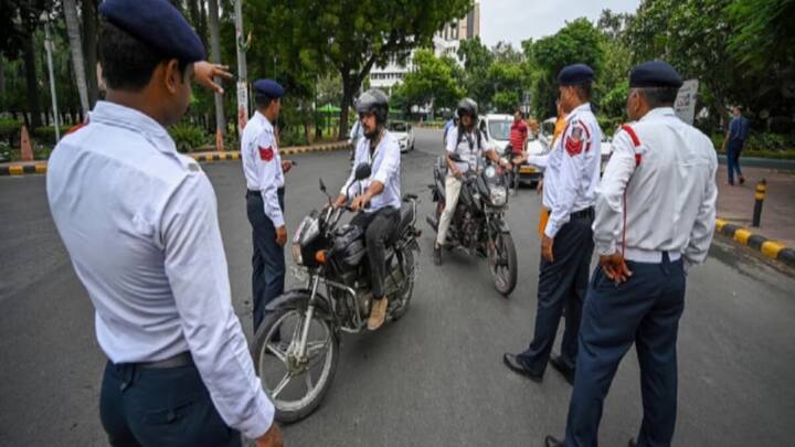 आपको बता दें ट्रैफिक पुलिस के पास डिटेल होती है कि आपने कौन सा लाइसेंस लिया है. अगर आपके लाइसेंस पर लिखा है MCWOG, तो मतलब है कि आपको गियर वाली गाड़ी चलाने की इजाज़त आपको नहीं है. यह नियम सभी राज्यों में मान्य है.