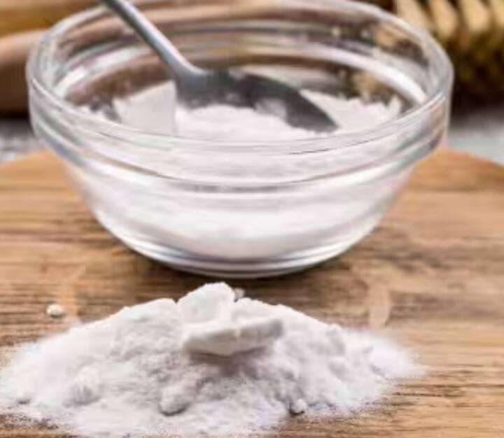 ਬੇਕਿੰਗ ਸੋਡਾ: ਬੇਕਿੰਗ ਸੋਡਾ ਅਤੇ ਥੋੜ੍ਹਾ ਜਿਹਾ ਪਾਣੀ ਮਿਲਾ ਕੇ ਪੇਸਟ ਬਣਾਓ ਅਤੇ ਇਸਨੂੰ ਛਾਲਿਆਂ 'ਤੇ ਲਗਾਓ। ਇਹ ਐਸਿਡ ਨੂੰ ਸੰਤੁਲਿਤ ਕਰਦਾ ਹੈ ਅਤੇ ਬੈਕਟੀਰੀਆ ਨੂੰ ਵੀ ਮਾਰਦਾ ਹੈ।