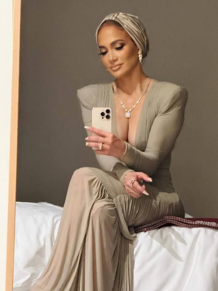 With her jet-set lifestyle and bold fashion, Lopez continues to defy age expectations and embrace her milestone moments with confidence.
