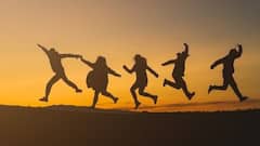 Friendship Day 2025: వాస్తు ప్రకారం ఫ్రెండ్షిప్ డే నాడు మీ స్నేహితులకు ఈ బహుమతులు ఇవ్వండి! వారికి మంచి జరుగుతుంది