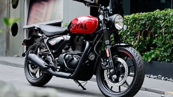 कई बार लोग सोचते हैं कि दोपहिया गाड़ी चलाने के लिए एक ही लाइसेंस काफी होता है. लेकिन ऐसा नहीं है. अलग-अलग वजन, इंजन कैपेसिटी और क्लच सिस्टम वाली गाड़ियों के लिए लाइसेंस की श्रेणियां बदल जाती हैं, जो ज़रूरी भी है.