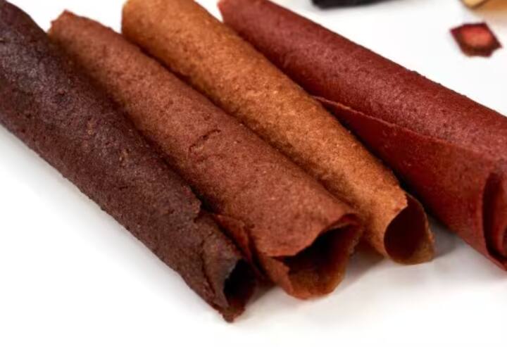 ਮੁਲੱਠੀ ਚਬਾਓ: ਮੁਲੱਠੀ ਵਿੱਚ ਕੁਦਰਤੀ ਐਂਟੀ-ਇਨਫਲੇਮੇਟਰੀ ਗੁਣ ਹੁੰਦੇ ਹਨ, ਜਿਸ ਨਾਲ ਛਾਲਿਆਂ ਦਾ ਦਰਦ ਘੱਟ ਹੁੰਦਾ ਹੈ। ਇਸ ਕਰਕੇ ਇਸ ਦਾ ਪੇਸਟ ਬਣਾ ਕੇ ਸਿੱਧਾ ਛਾਲਿਆਂ ‘ਤੇ ਲਾਓ ਜਾਂ ਤਾਂ ਸਿੱਧਾ ਚਬਾਓ।