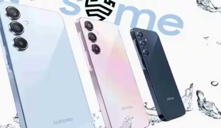 ਐਮਾਜ਼ਾਨ 'ਤੇ Samsung Galaxy A55 5G ਨੂੰ ਵੀ ਭਾਰੀ ਛੋਟ ਦਿੱਤੀ ਜਾ ਰਹੀ ਹੈ। ਤੁਹਾਨੂੰ ਦੱਸ ਦਈਏ ਕਿ ਇਸ ਫੋਨ ਦੀ ਅਸਲ ਕੀਮਤ 42,999 ਰੁਪਏ ਹੈ ਪਰ ਛੋਟ ਤੋਂ ਬਾਅਦ ਤੁਸੀਂ ਇਸਨੂੰ ਸਿਰਫ 24,999 ਰੁਪਏ ਵਿੱਚ ਖਰੀਦ ਸਕਦੇ ਹੋ। ਇਸ ਤੋਂ ਇਲਾਵਾ, ਫੋਨ 'ਤੇ ਕਈ ਬੈਂਕ ਆਫਰ ਵੀ ਉਪਲਬਧ ਹੋਣਗੇ।