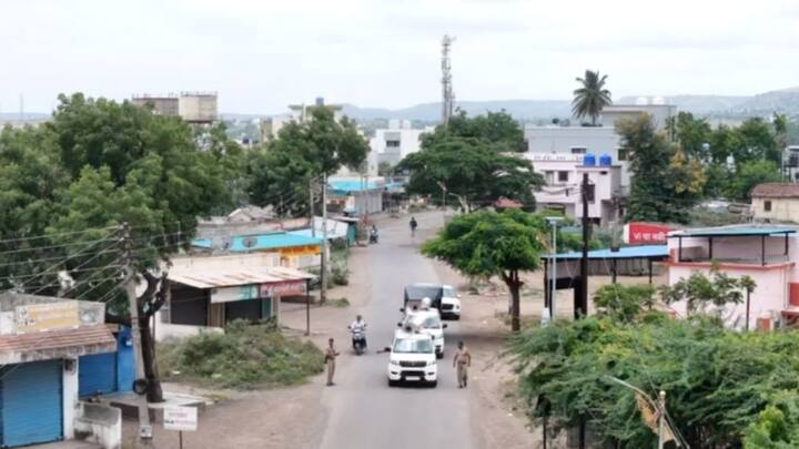 ड्रोन कॅमेऱ्याने यवत गावातील शांततेची दृश्य टिपलेली आहेत. दौंड तालुक्यातील यवत येथील कालच्या घटनेनंतर आज यवत मध्ये कडकडीत बंद आहे.