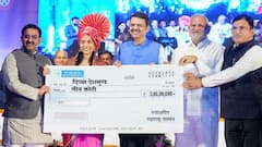 दिव्याच्या घरी जाऊन सरन्यायाधीशांची शाबासकी, राज्य सरकारनेही केला सन्मान; बुद्धीबळपटूला किती कोटी मिळाले?