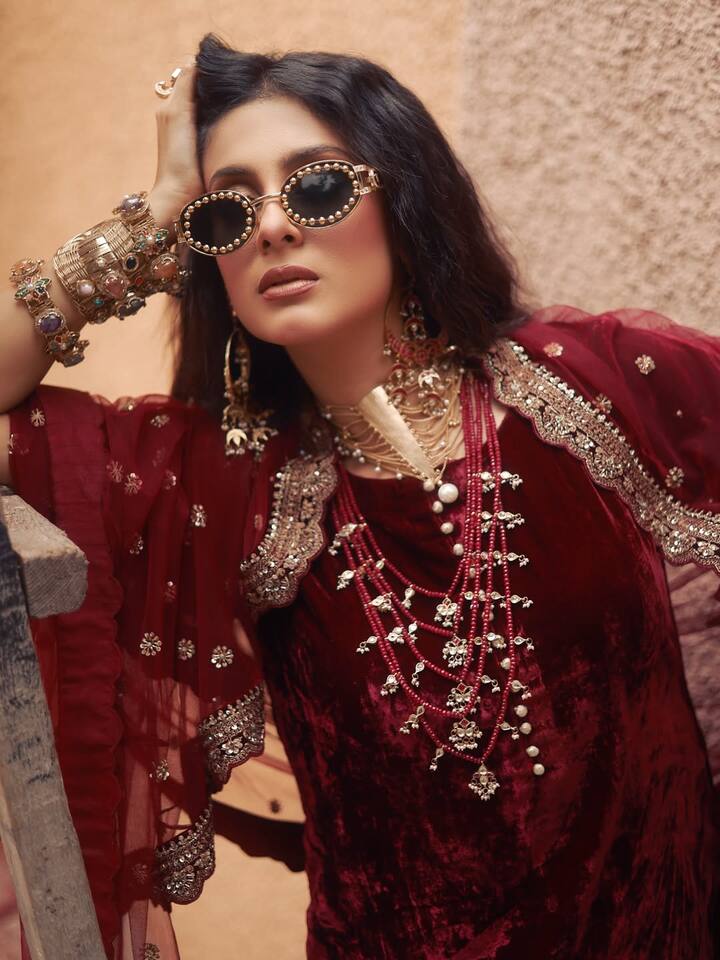 अब ईशा का ये थ्रोबैक इंटरव्यू काफी वायरल हो रहा है, जिसमें उन्होंने कहा था कि वो और अभिषेक कभी साथ नहीं हो पाएंगे अब. ईशा ने कहा था- अब मैं कभी भी अभिषेक के प्यार में नहीं पड़ सकती.