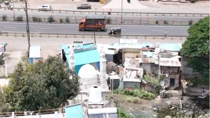 या प्रकरणी शरद पवारांनी मुख्यमंत्री देवेंद्र फडणवीसांना फोन केला आहे. यवतमध्ये काल घडलेल्या हिंसाचाराच्या घटनेसंदर्भात  शरद पवारांनी मुख्यमंत्री फडणवीसांना फोन करून चर्चा केली.