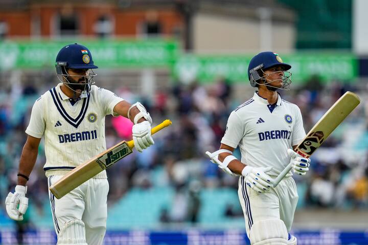 গতকাল নাইট ওয়াচম্যান হিসাবে শুভমন গিলের উইকেট রক্ষা করতে আকাশ দীপকে ব্যাটে নামানো হয়েছিল।