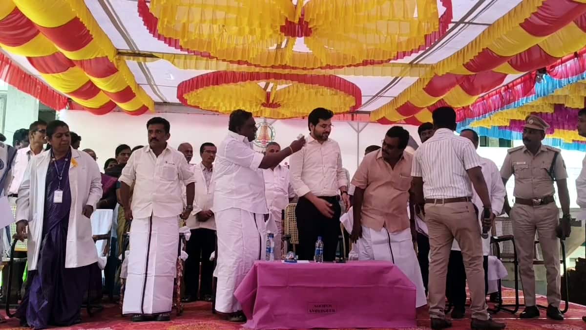 திமுக எம்.பி., எம்.எல்.ஏ மேடையில் மோதல் ! மன்னிப்பு கேட்க போஸ்டர்,திமுக-வில் வெடித்த  உட்கட்சி  பூசல்?