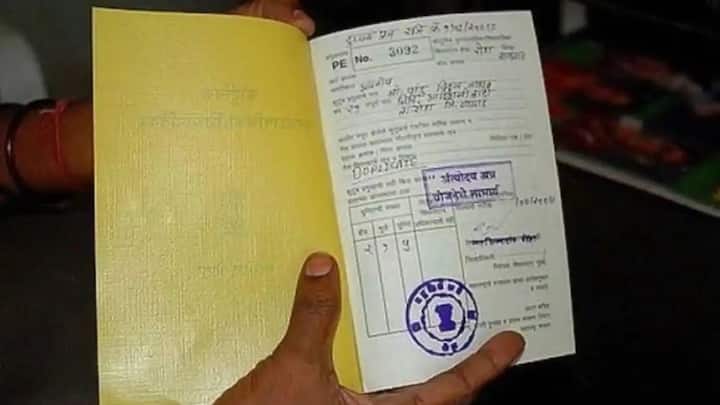 आयुष्मान कार्ड बनाने के लिए यह जरूरी है कि आपका नाम लाभार्थी डेटाबेस यानी SECC लिस्ट या राशन कार्ड के आधार पर तैयार लिस्ट में शामिल हो. अगर आप उसमें हैं तो आधार कार्ड के बिना भी आप आवेदन कर सकते हैं. बस पहचान के लिए अन्य डॉक्युमेंट देने होंगे.