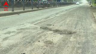 Kolkata Bad Road Condition: খানাখন্দে ভরা তারাতলা থেকে জিঞ্জিরা বাজার যাওয়ার রাস্তা, ছোট গাড়ি যেতে গেলেই হেলে যাচ্ছে একদিকে
