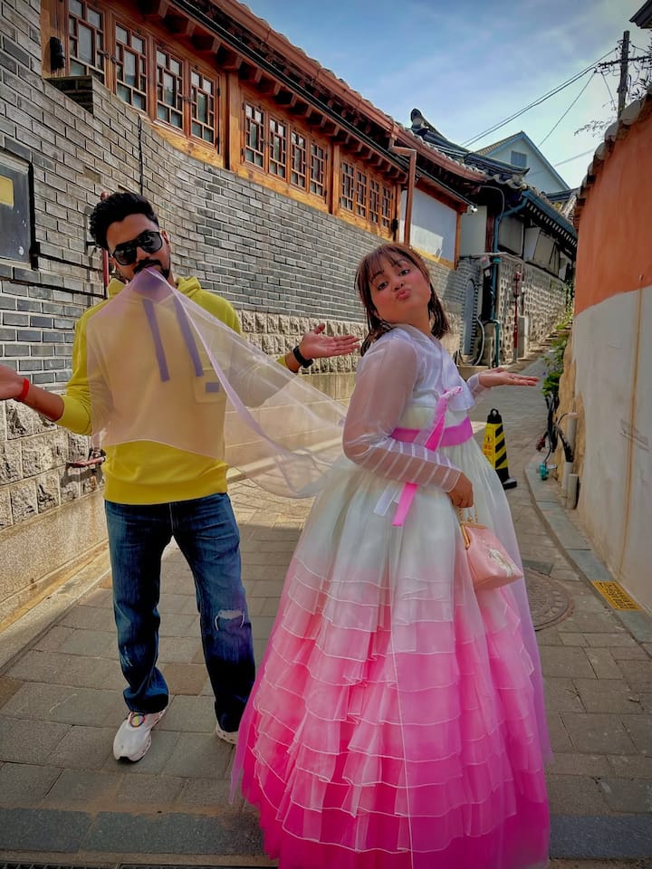 रॉकी ने लिखा कि, ‘वो रानी जिससे मैंने दोस्ती की और उसे अपनी पूरी ज़िंदगी पर राज करने दिया. वो मेरी सबसे करीबी दोस्त और साथी है..हैप्पी फ्रेंडशिप डे, माई लव..’