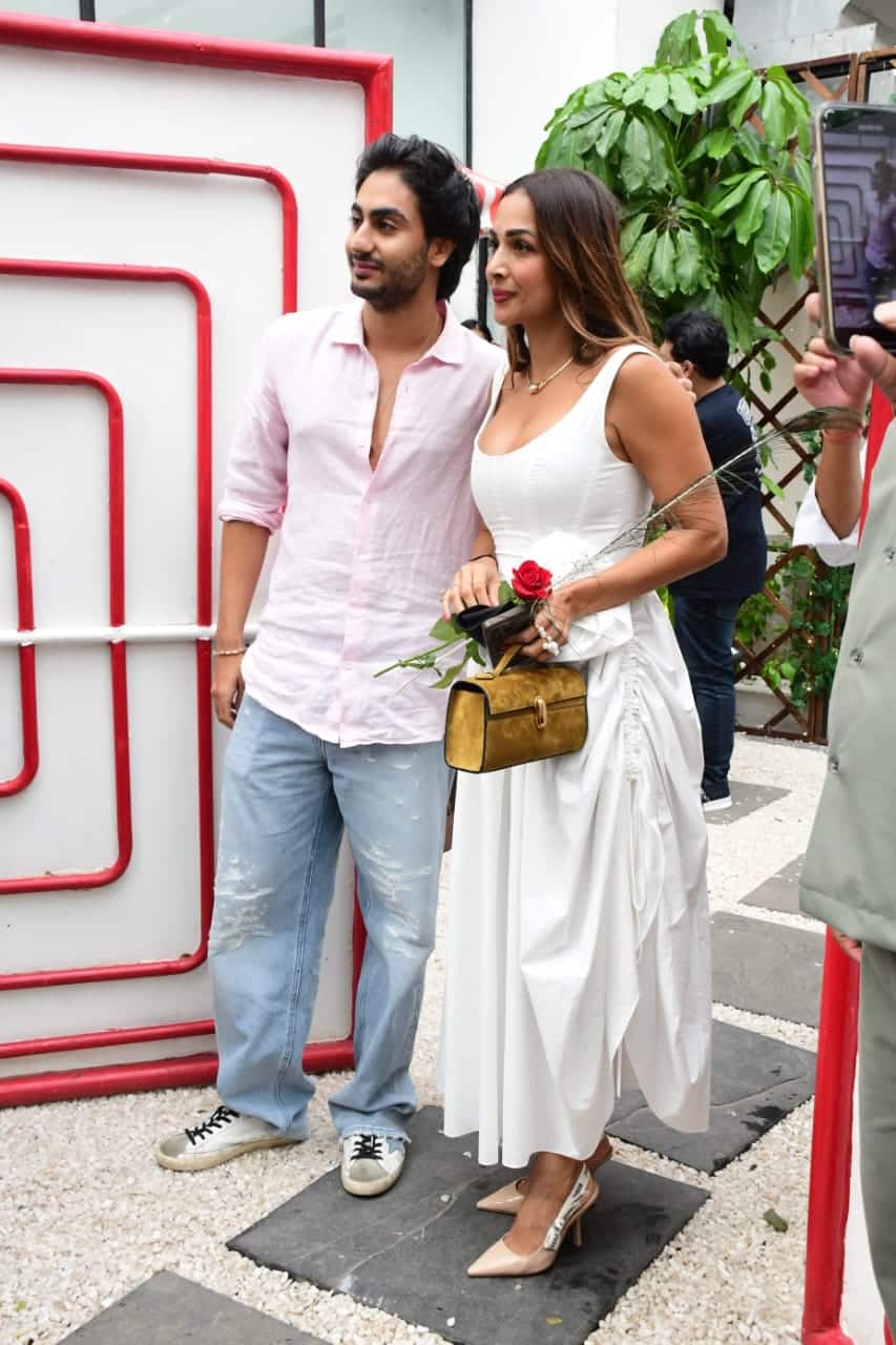 The actress has completed her look with open curly hair, dark shade lipstick, high heels and a design bag.