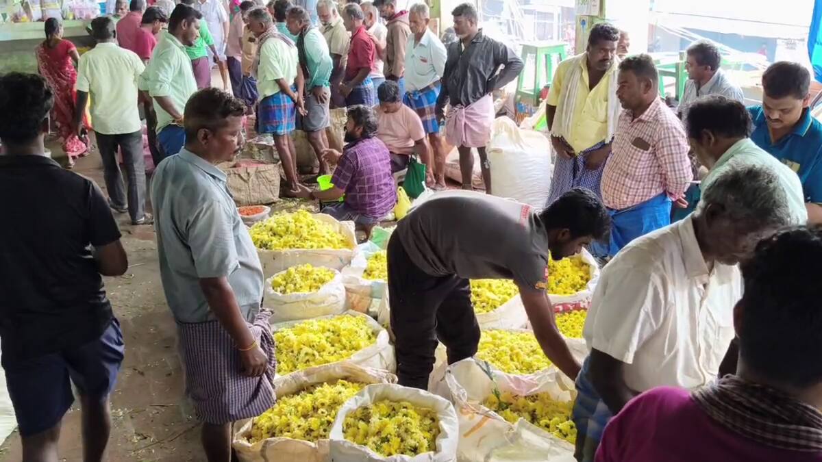 ஆடி 18: திண்டுக்கல் பூ மார்க்கெட்டில் பூக்களின் விலை உச்சம்! விவசாயிகள் மகிழ்ச்சி, காரணம் என்ன?