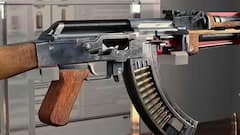 एक से बढ़कर एक हथियार होने के बाद भी क्यों है एके-47 का बोलबाला, जानिए इसकी खासियत