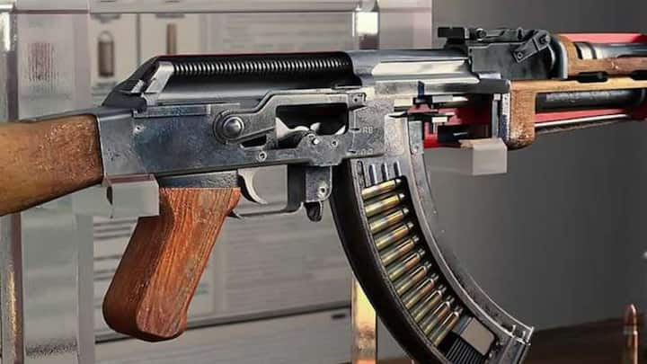 भारत में एके 47 राइफल का इस्तेमाल सिर्फ आर्मी या फिर पुलिस की स्पेशल फोर्स इस्तेमाल करती है. इसके अलावा किसी के लिए भी इसका इस्तेमाल करना अवैध है. यहां तक की इसको रखना भी गैरकानूनी है.