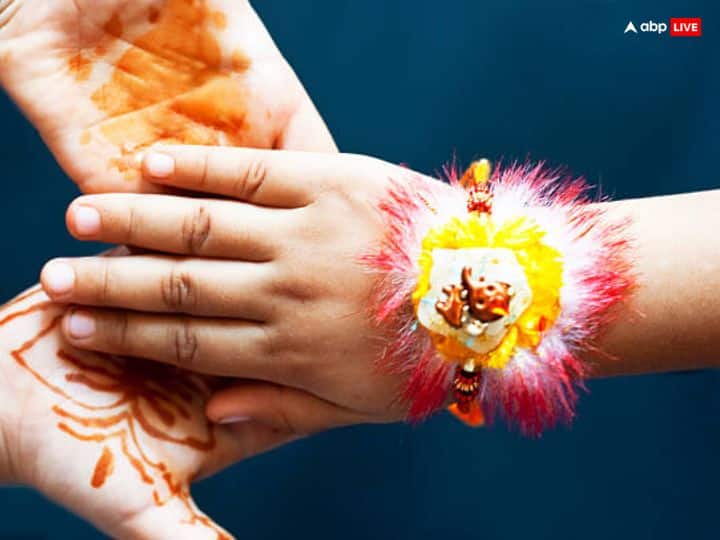 रक्षाबंधन पर राखी बांधने के लिए शुभ मुहूर्त सुबह 5.47 से दोपहर 1.24 तक रहेगा. इस दिन बहनों को पूरे 7 घंटे का समय मिलेगा.
