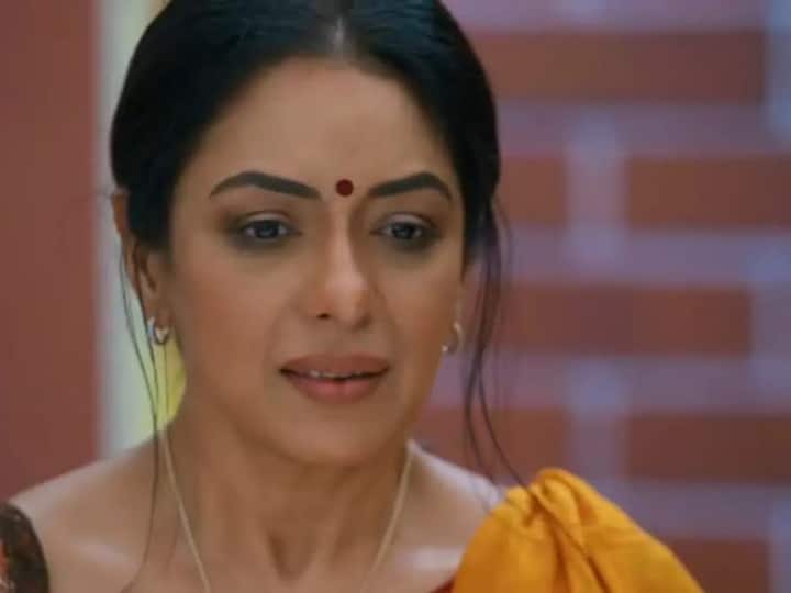अनुपमा गौतम को करारा जवाब देते हुए कहेगी कि उसी के पहले प्रार्थना पर हाथ उठाएगा तो उसे अपने अलावा किसी और पर उंगली उठाने का हक नहीं बनता. इन सभी के बाद अब ये देखना दिलचस्प होता है कि क्या अनुपमा कोठारी परिवार को अंश और प्रार्थना की शादी के लिए मना पाएगी या नहीं.