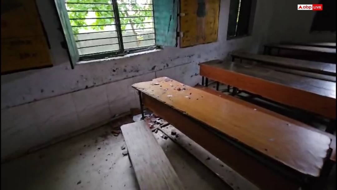गोरखपुर के सरकारी स्कूल में हादसा: छत का प्लास्टर गिरने से छात्र गंभीर घायल, प्रधानाचार्य निलंबित Gorakhpur government school plaster collapse injures student principal suspended building check orders ann गोरखपुर के सरकारी स्कूल में हादसा: छत का प्लास्टर गिरने से छात्र गंभीर घायल, प्रधानाचार्य निलंबित