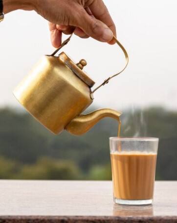 ਚਾਹ ਵਿੱਚ ਪਾਈ ਜਾਂਦੀ ਕੈਫੀਨ ਨੀਂਦ ਨੂੰ ਖਰਾਬ ਕਰ ਸਕਦੀ ਹੈ। ਜੇ ਤੁਸੀਂ ਦੁੱਧ ਵਾਲੀ ਚਾਹ ਘੱਟ ਪੀਓ, ਤਾਂ ਤੁਹਾਡੀ ਨੀਂਦ ਵਧੀਆ ਹੋਵੇਗੀ ਅਤੇ ਤੁਸੀਂ ਦਿਨ ਭਰ ਤਾਜ਼ਗੀ ਮਹਿਸੂਸ ਕਰੋਗੇ।