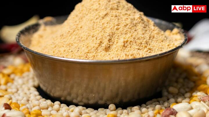 प्रेशर कुकर में दाल जल्दी पकती है, लेकिन तेज़ भाप और ज्यादा प्रेशर से इसमें मौजूद विटामिन्स और मिनरल्स खत्म हो जाते हैं. इससे दाल का पौष्टिक मूल्य कम हो जाता है.