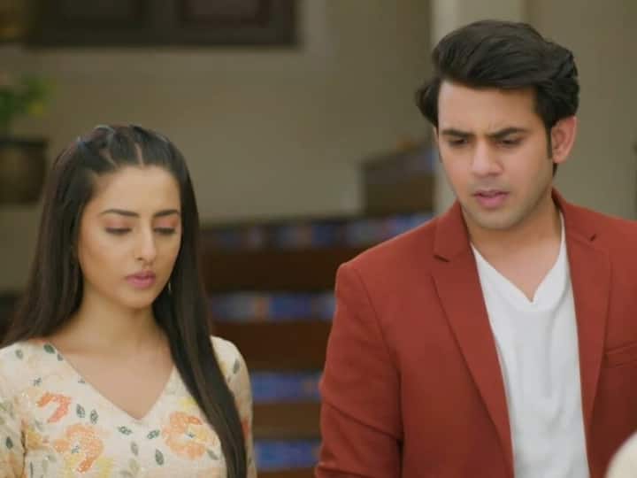 इसके बाद अनुपमा की बिगड़ते हुए हालात को देखते हुए अंश और प्रार्थना अपनी शादी को पोस्टपोन करने का फैसला करते हैं. लेकिन अनुपमा दोनों की बात सुन लेती है और बा–बापूजी के साथ कोठारी मैंशन जाने का फैसला करती है.