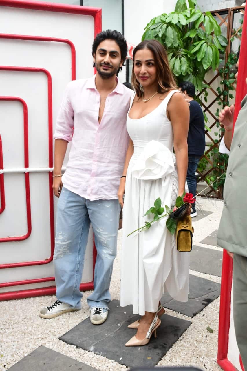 Malaika Arora arrived at a cafe with her son Arhan Khan on the day of Friendship Day to have lunch. During this time both appeared in a stylish look.
