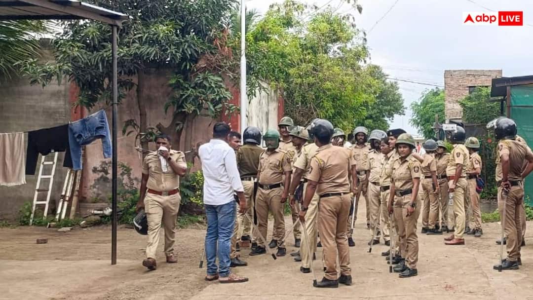Pune yavat Communal violence FIR against more than 500 people 15 arrested violence after social media post पुणे: यवत में ‘व्हाट्सएप’ पर आपत्तिजनक स्टेटस से गांव में आगजनी! 500 लोगों पर केस, 15 गिरफ्तार