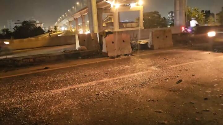 या अपघातानंतर रस्त्यावर काचांचा खच पडला होता.