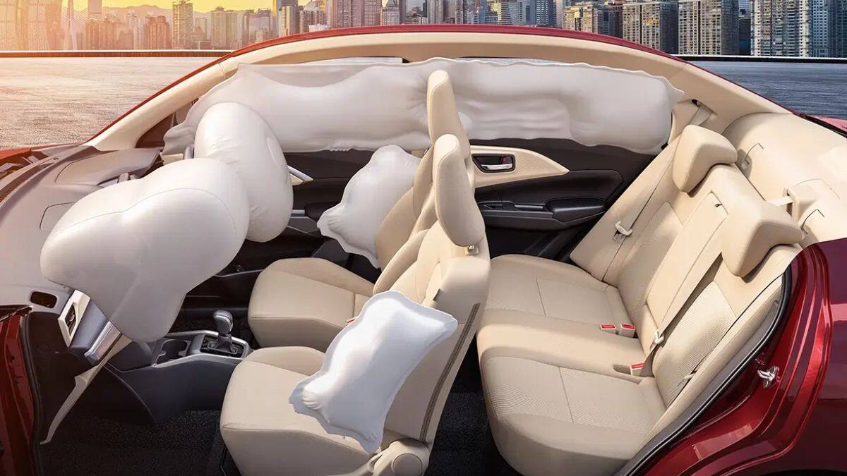 Car Sale July 2025: SUV-களுக்கு ஆப்பு - விற்பனையில் No.1, முதல் 5 ஸ்டார், 33 கிமீ மைலேஜ், ரூ.7 லட்சத்துக்கே சும்மாவா..