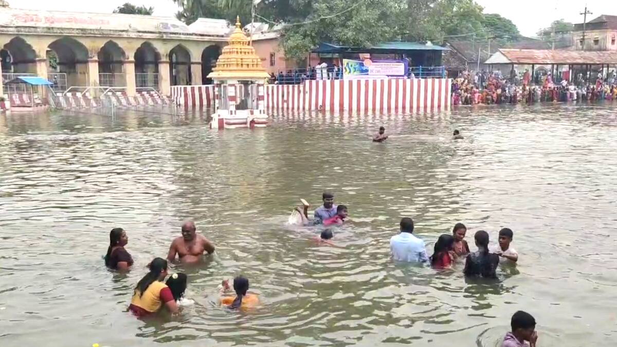 பூம்புகார், காவிரி துலாக்கட்டம் உள்ளிட்ட பல்வேறு பகுதிகளில் கோலாகலமாக கொண்டாடப்பட்ட ஆடி பெருக்கு விழா!