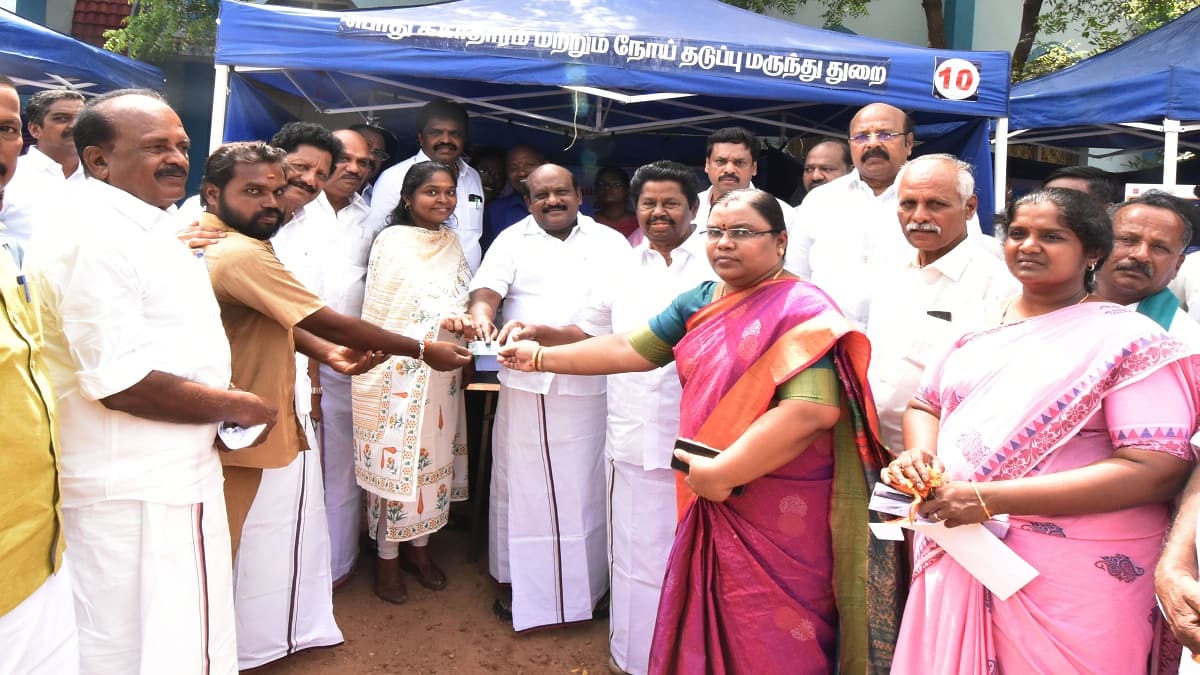 தஞ்சாவூரில் 'நலம் காக்கும் ஸ்டாலின்' திட்டம்: இலவச மருத்துவ முகாமில் பயனாளிகளுக்கு நலத்திட்ட உதவிகள்