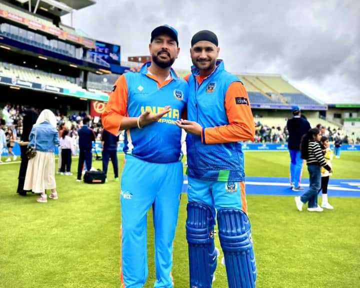 हरभजन सिंह और युवराज सिंह के बीच दोस्ती बहुत गहरी है, दोनों एक दूसरे को दोस्त से बढ़कर भाई की तरह मानते हैं और सार्वजनिक रूप से इसे स्वीकार भी करते हैं. दोनों कई सालों तक साथ में अंतर्राष्ट्रीय क्रिकेट खेले, दोनों ही भारत की T20 (2007) और ODI वर्ल्ड कप (2011) विजता टीम का हिस्सा रहे.