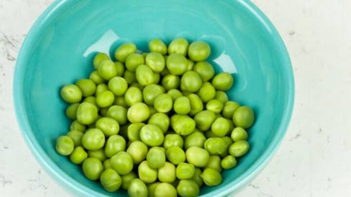 दावा किया जाता है कि मटर की खेती 10,000 साल पहले मध्य पूर्व में की गई थी और 4000 साल पहले पूरे यूरोप और पूर्व भारत में फैल गई थी. इसी दौरान चीन में भी इसकी उत्पत्ति हुई थी.