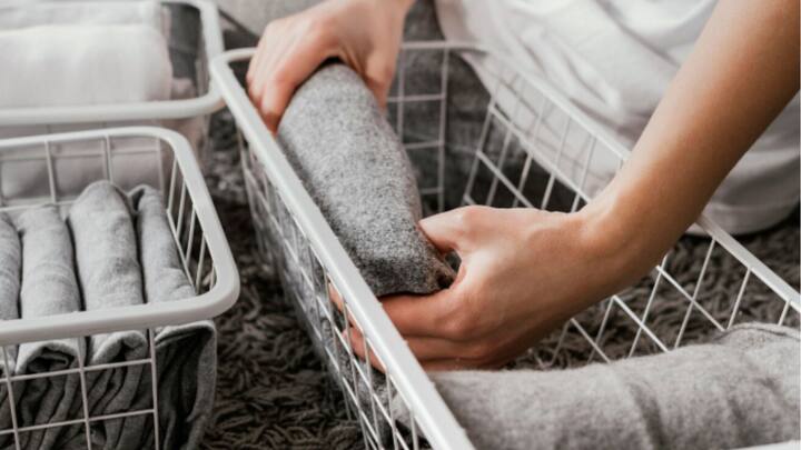 ছুটির দিনে আসলে ছুটি মেলে না। বরং বাড়ির হাজারো কাজ কাঁধে চেপে বসে। বাড়ি পরিষ্কার থেকে, রান্না, কাচাকাচি, কখন যে সময় পেরিয়ে যায়, বুঝতেও পারি না আমরা।