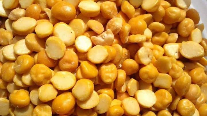 तेल और दाल जैसी ज़रूरी चीजें न मिल पाने से आम जनता पर सीधा बोझ पड़ रहा है. खासकर मध्यमवर्गीय और सीमित आमदनी वाले परिवारों को राशन में कटौती भारी पड़ सकती है. लोग अब सरकार से मांग कर रहे हैं कि सप्लाई सामान्य की जाए और कोटा दोबारा बढ़ाया जाए.