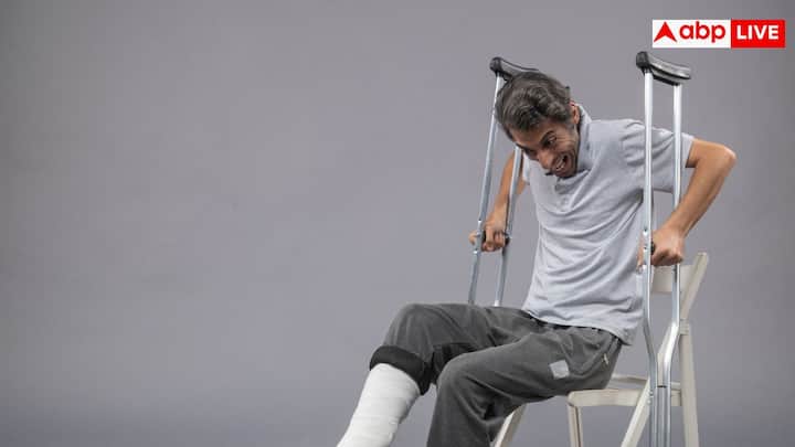 डॉक्टर इस सामग्री को टूटी हड्डी पर लगाएंगे. यह हड्डी की कोशिकाओं को सहारा देकर नई हड्डी बनने में मदद करेगी.