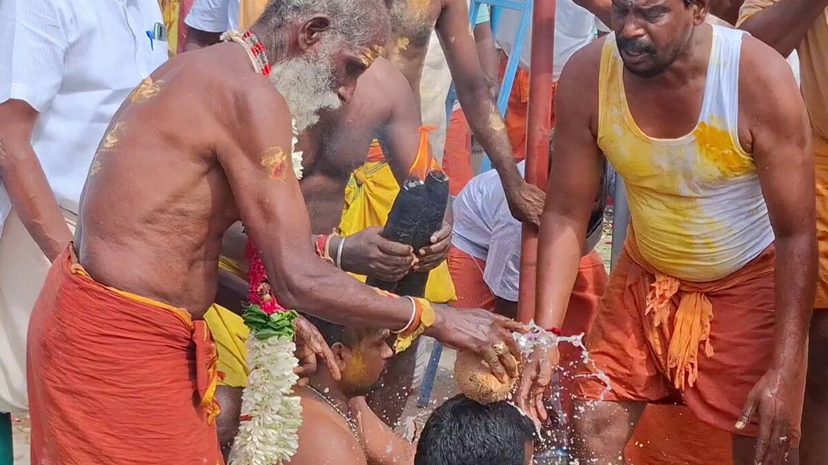 ஆடித் திருவிழா: தலையில் தேங்காய் உடைக்கும் வினோத வழிபாடு! பக்தர்களின் பரவச அனுபவம்!